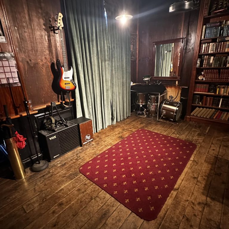 Two Fingers (Music Venues)